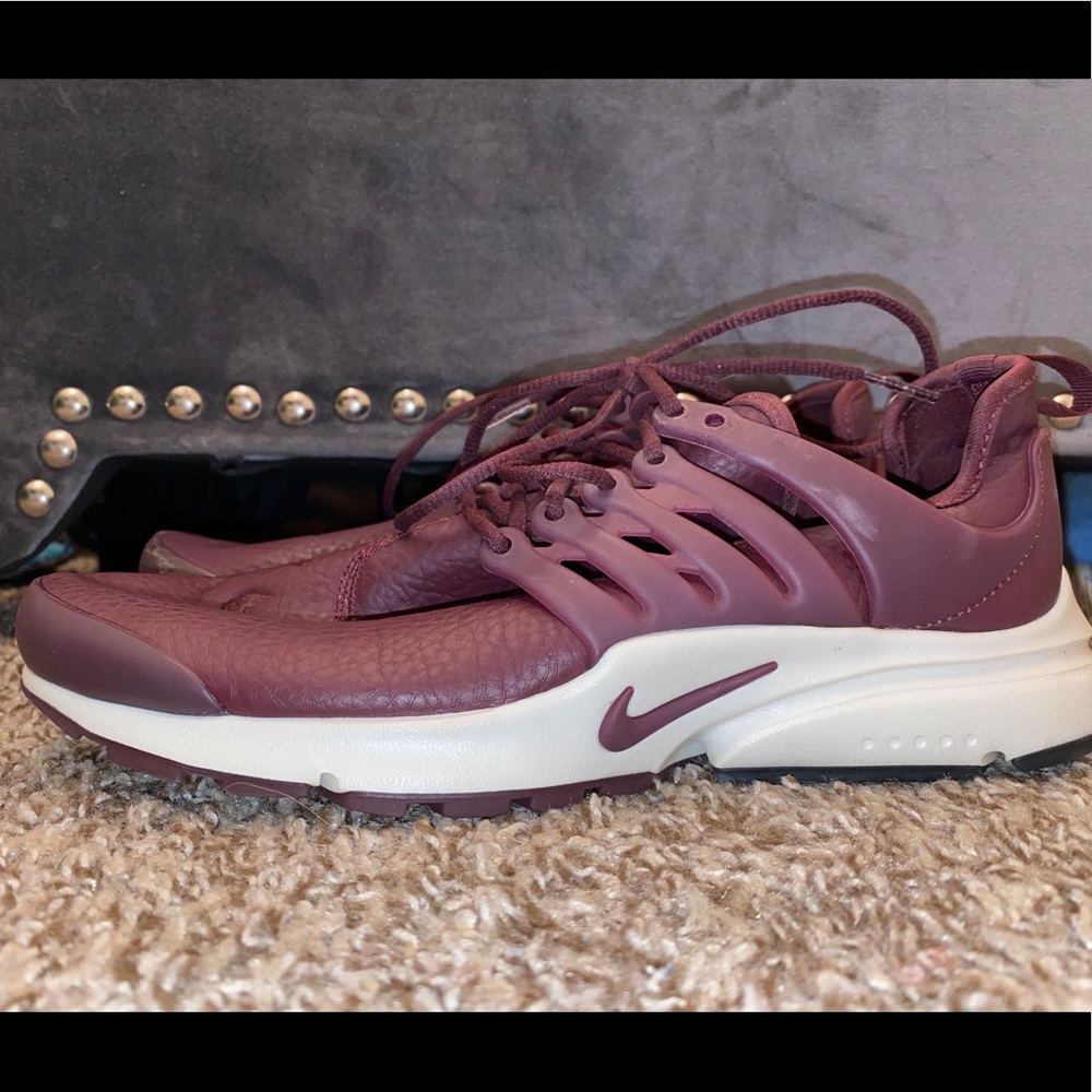 Women’s Nike Air Presto size 9, maroon